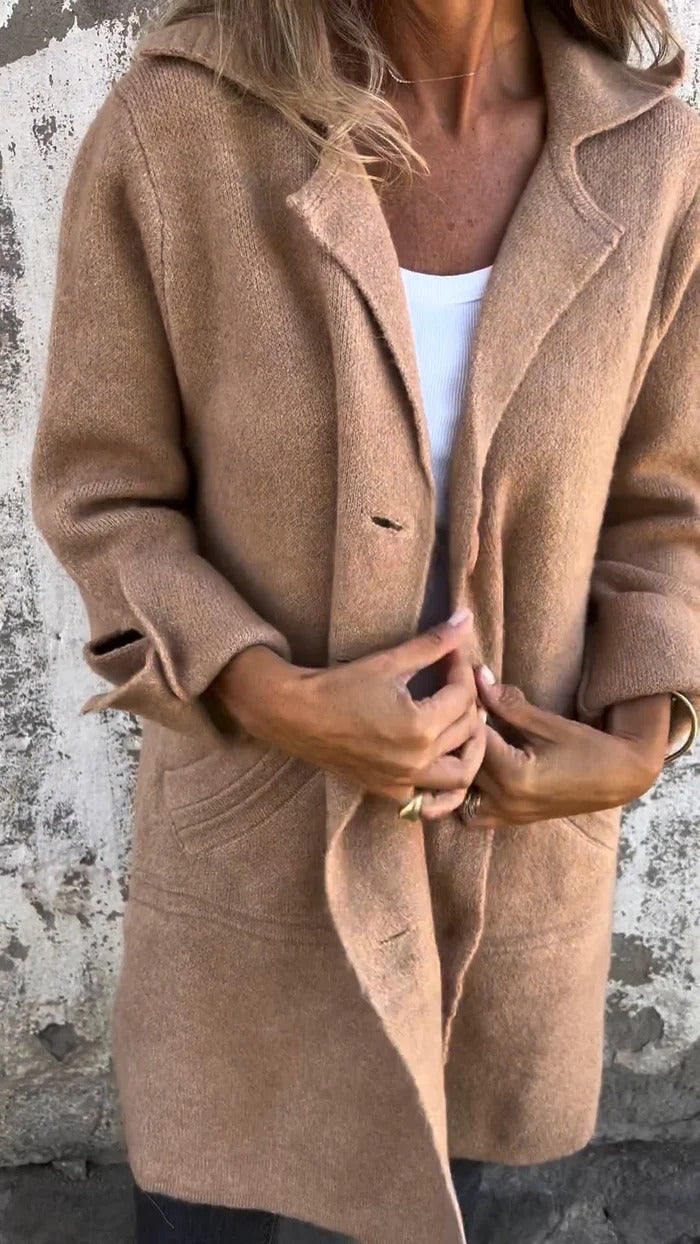 Kaia | Relaxed and Timeless winter garment