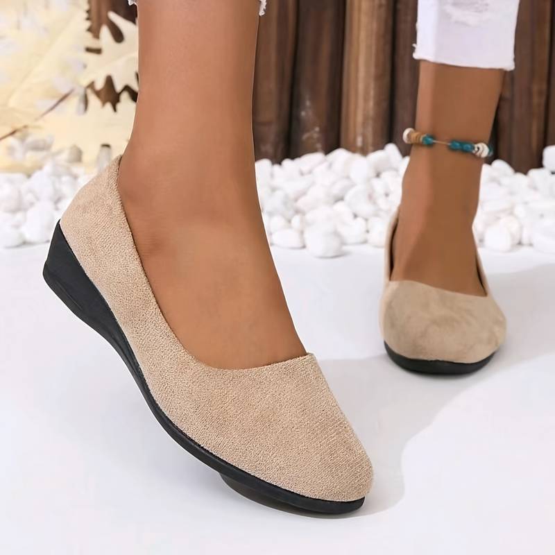 Trendy and supportive orthopedic winter footwear ���